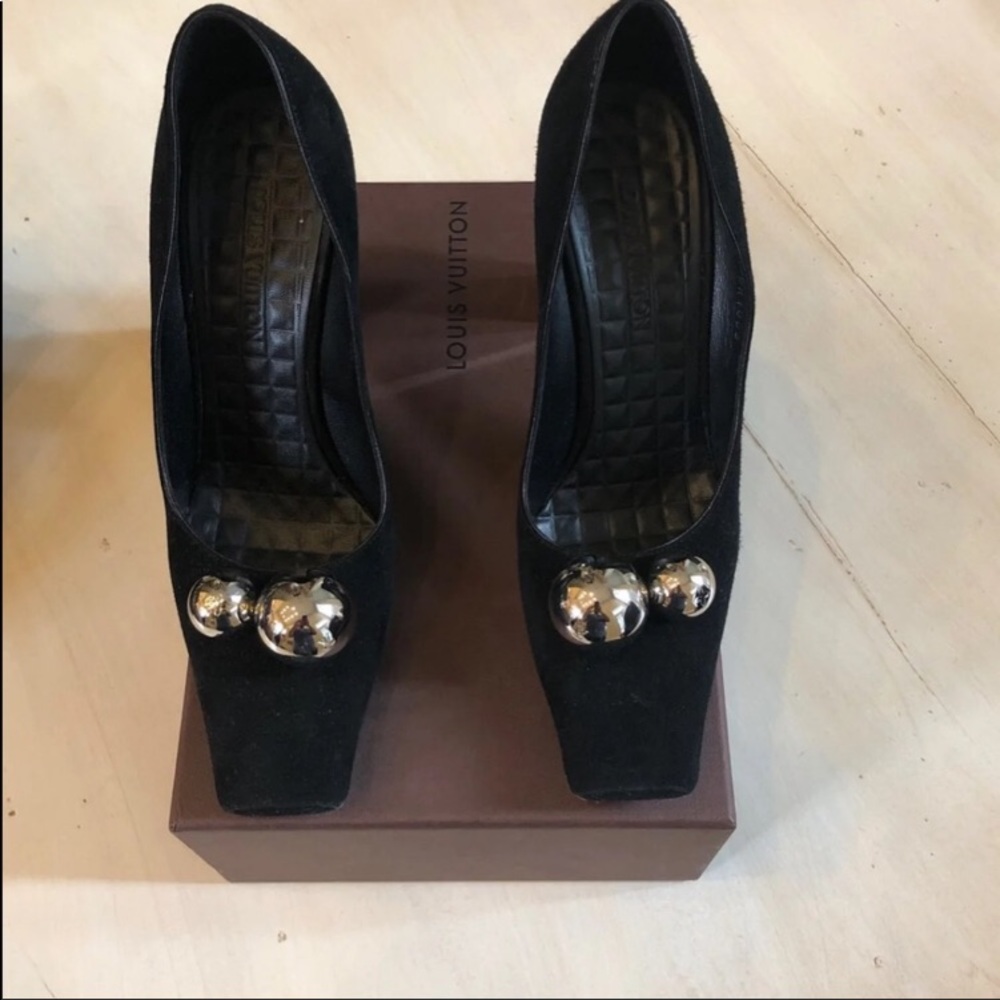 Louis Vuitton suede pumps